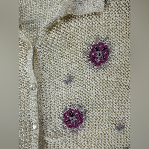 Vintage Knit Top with Floral Detail - Picture 3 of 4